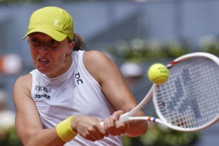 Iga Swiatek a dû batailler durant trois sets en 8e de finale à Madrid KEYSTONE/AP/Manu Fernandez